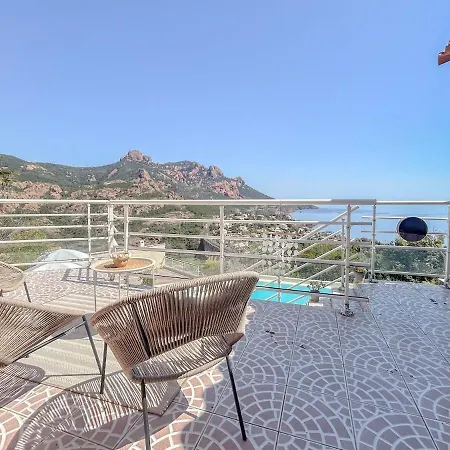 Villa T4 Avec Vue Panoramique, Piscine Et Terrasse A Agay