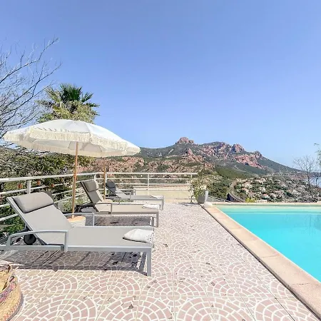 T4 Avec Vue Panoramique, Piscine Et Terrasse A Agay * Saint-Raphael (Var)