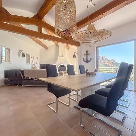 Villa T4 Avec Vue Panoramique, Piscine Et Terrasse A Agay